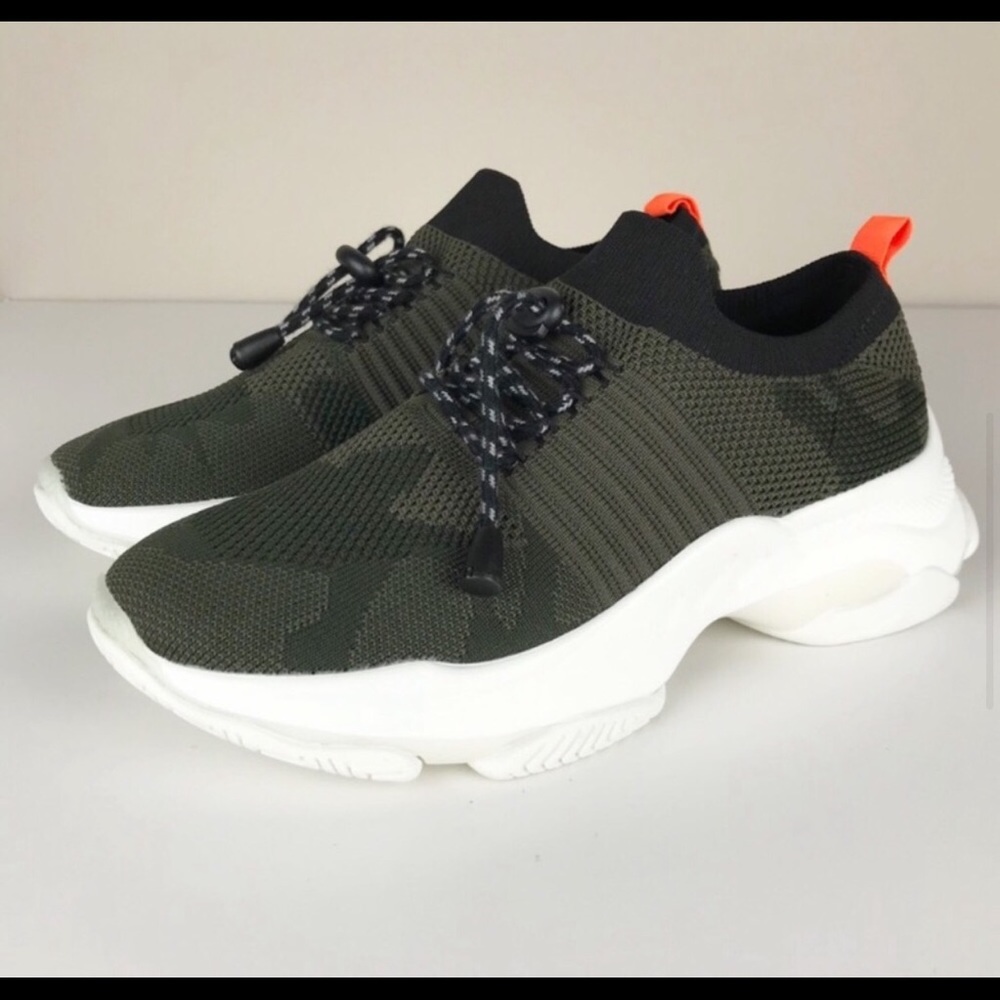 STEVE MADDEN Myles Camo Sneaker